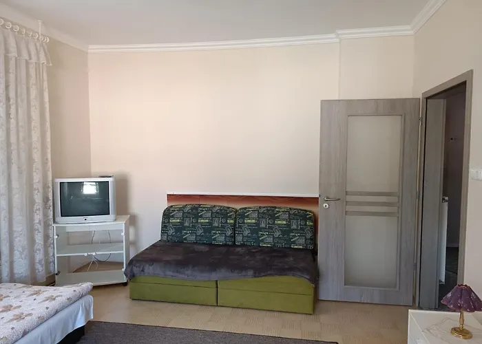 Apatsaguti Vendeghaz بيلاباتفالفا
